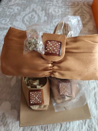 Zapatos de fiesta Menbur beige y dorados