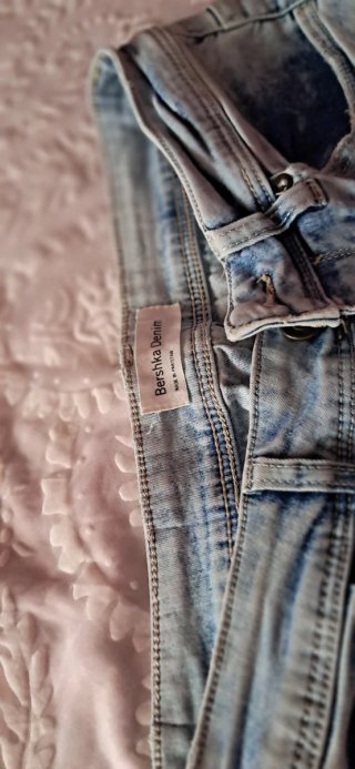 Pantalón vaquero pitillo desgastado T38 CHICO/A