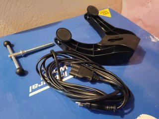 Base Thrustmaster T300 con supporto da tavolo e cavo