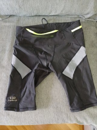 Mallas cortas Kalenji niño running talla 13 años.