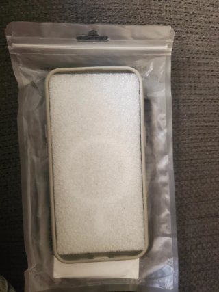 Fundas iPhone 13 Pro Marvel y Pokémon y básica.