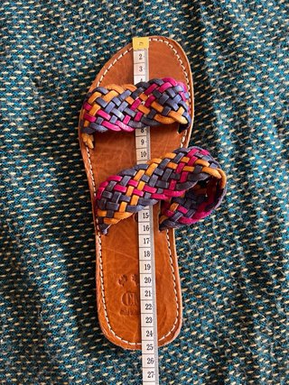 Sandalias de piel trenzada nuevas