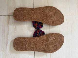 Sandalias de piel trenzada nuevas