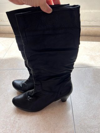 Botas altas negras con ojales