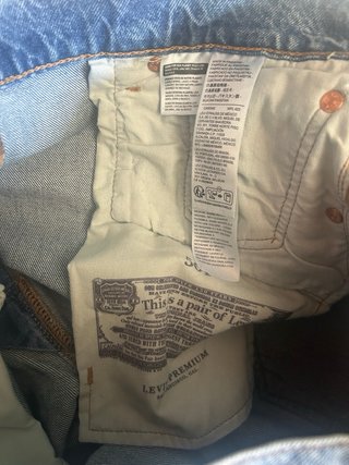 Jeans Levi's Azules con Parches