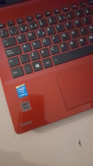Portátil Toshiba Rojo
