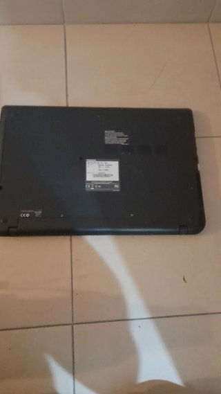 Portátil Toshiba Rojo