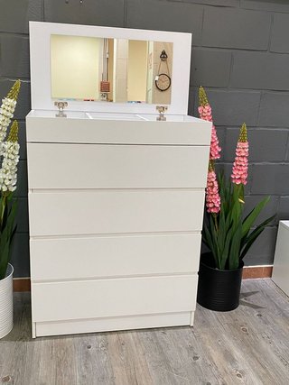 Cómoda blanca con espejo y 4 cajones