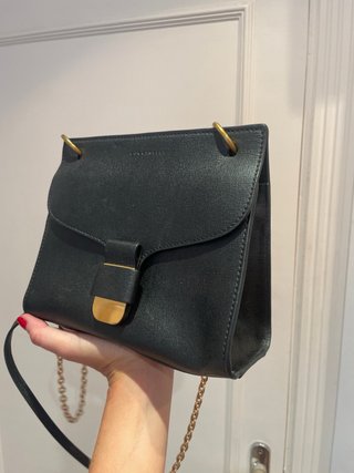 Bolso Coccinelle negro cadena dorada