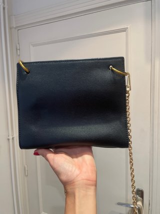 Bolso Coccinelle negro cadena dorada