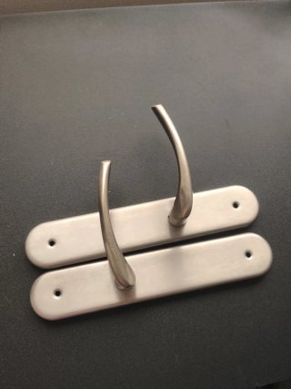 Manivela de puerta de metal