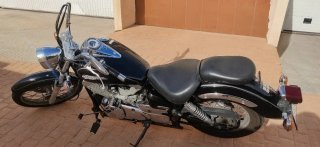 Yamaha Custom Cruiser Negra.