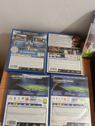 PS4 consola Funciona muy bien  con juegos hay 13