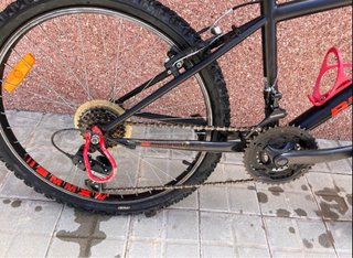 Bicicleta infantil Btwin negra y roja