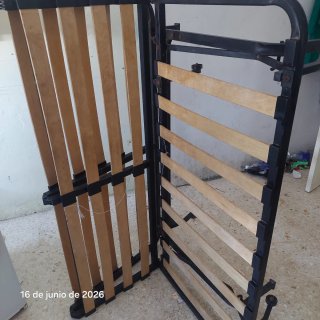 Sofá Cama Metálico y Madera