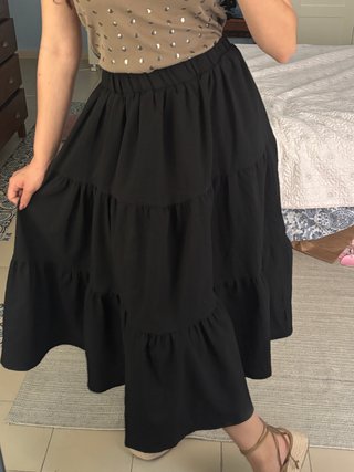 Falda larga negra con volantes