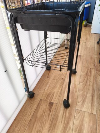 Jaula grande para pájaros con ruedas