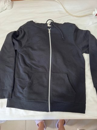 Sudadera negra con capucha