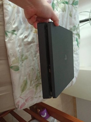 Consola PS4 Negra + 2 Juegos FIFA + Rock Band 4
