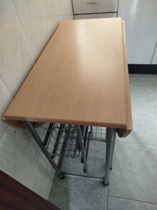 Mesa cocina plegable con verdulero más dos sillas