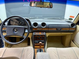 Mercedes-Benz 230CE