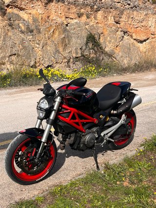 Ducati Monster 696 2010 Negra/Roja