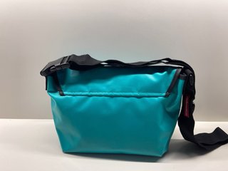 Bandolera Kukuxumusu verde, con Dibujo oso polar