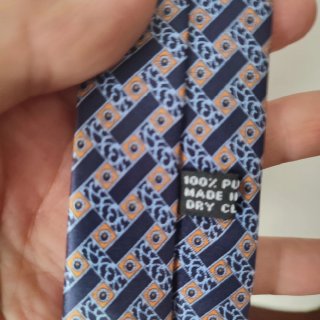 Corbata de seda con estampado geométrico