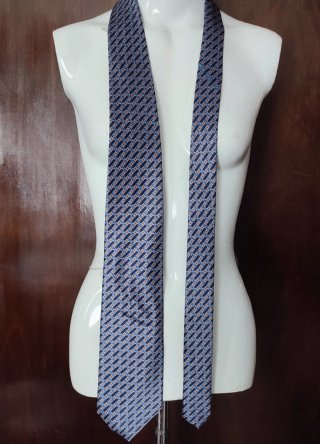 Corbata de seda con estampado geométrico