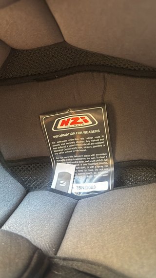 Casco de moto negro integral