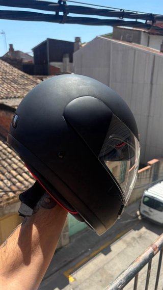 Casco de moto negro integral