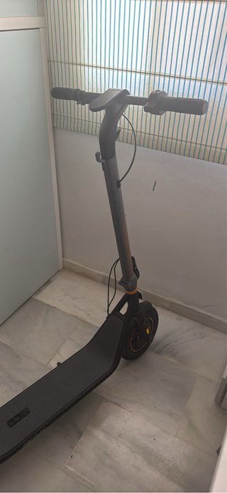 Patinete eléctrico como nuevo con garantía