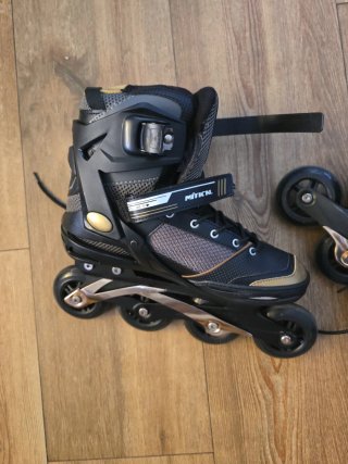 Patines en línea negros y dorados, Talla 42