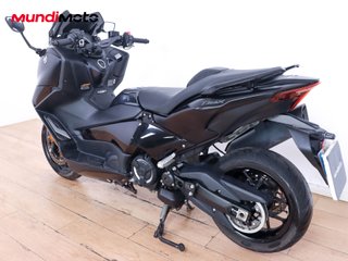 YAMAHA T-MAX 560