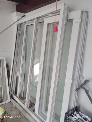 Puerta y ventana PVC abatible