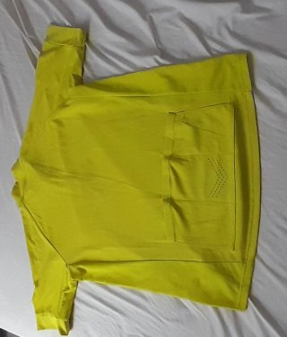 Maillot amarillo con bolsillo