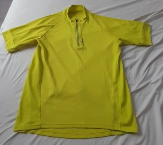 Maillot amarillo con bolsillo