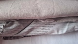 Juego de sábanas gris y blanco