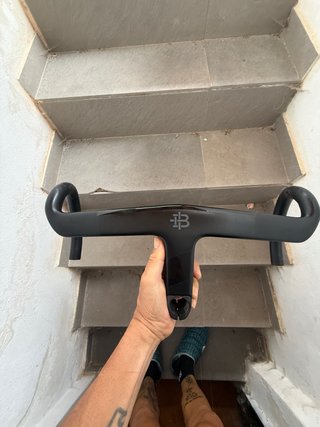 Manillar de carretera negro
