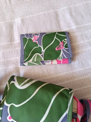 Bolso Roxy y cartera a juego