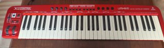 Teclado Behringer UMX610 USB/MIDI