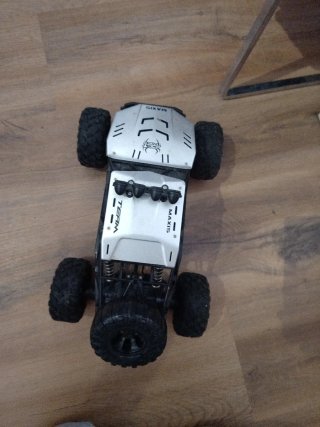 Coche RC todoterreno 4x4 con luces ariba