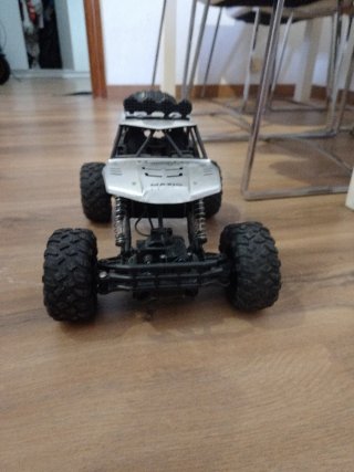 Coche RC todoterreno 4x4 con luces ariba