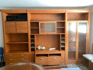 Mueble de salón madera y cristal
