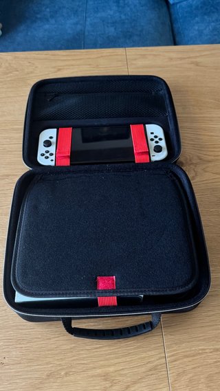 Nintendo Switch OLED + Valigia