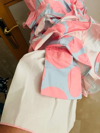 Elegante traje de flamenca lunares