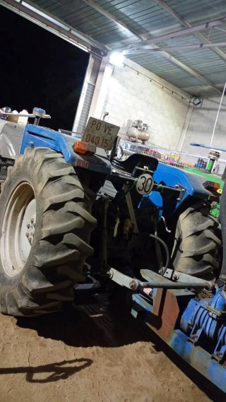 Se vende tractor Ebro 470