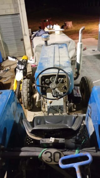 Se vende tractor Ebro 470