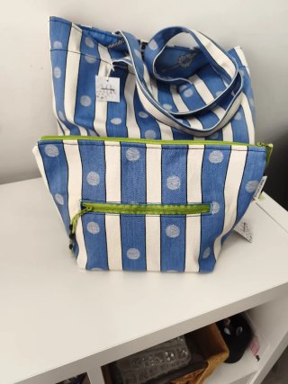 Bolsa de playa y neceser a rayas y lunares