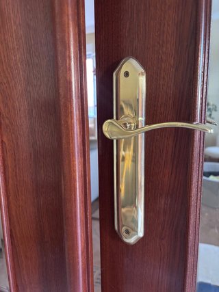Puerta de madera para salón